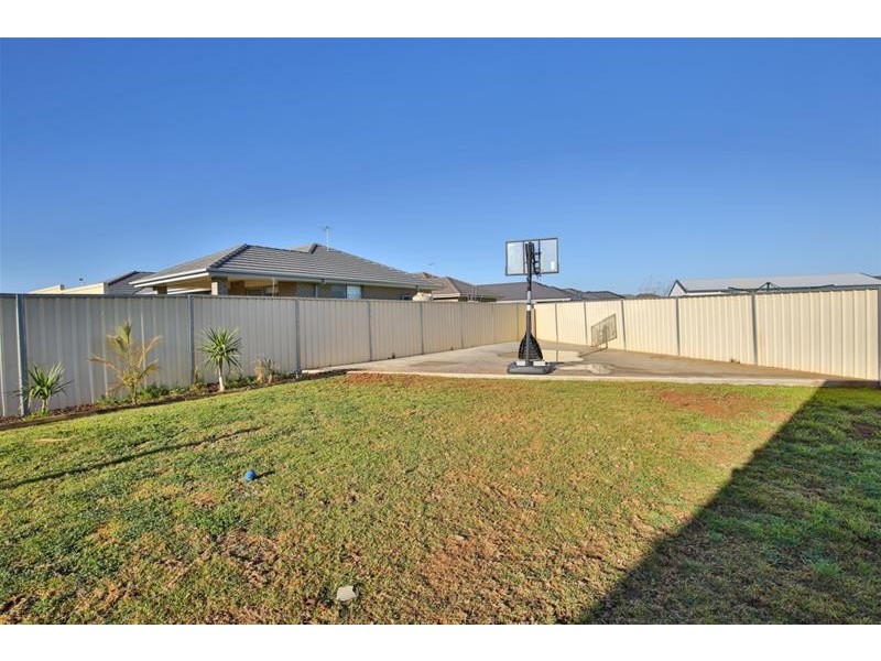 4 Lancaster Court, Mildura VIC 3500