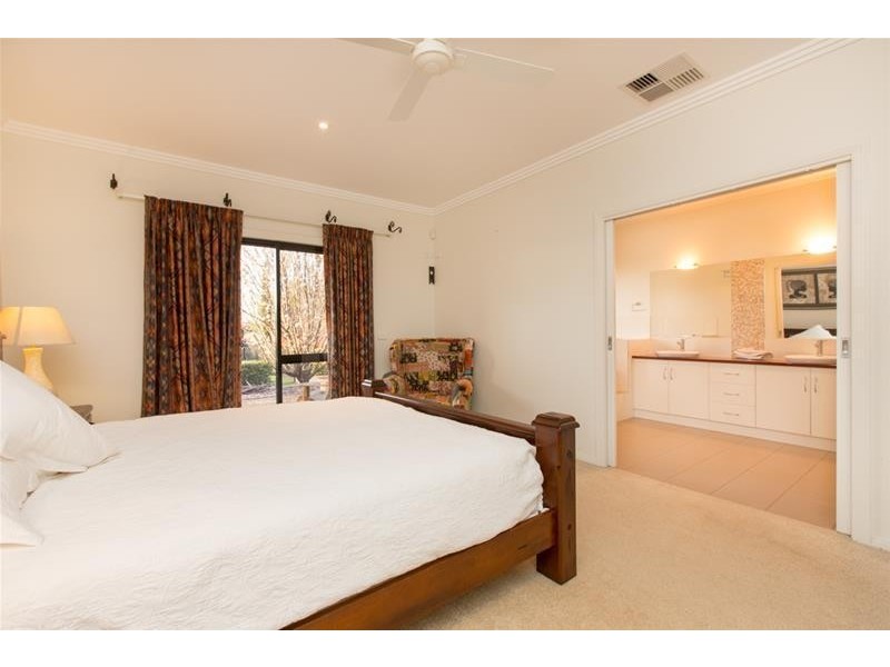 8 Grandview Way, Mildura VIC 3500