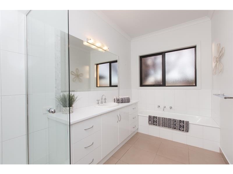 8 Grandview Way, Mildura VIC 3500