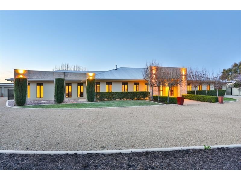 8 Grandview Way, Mildura VIC 3500