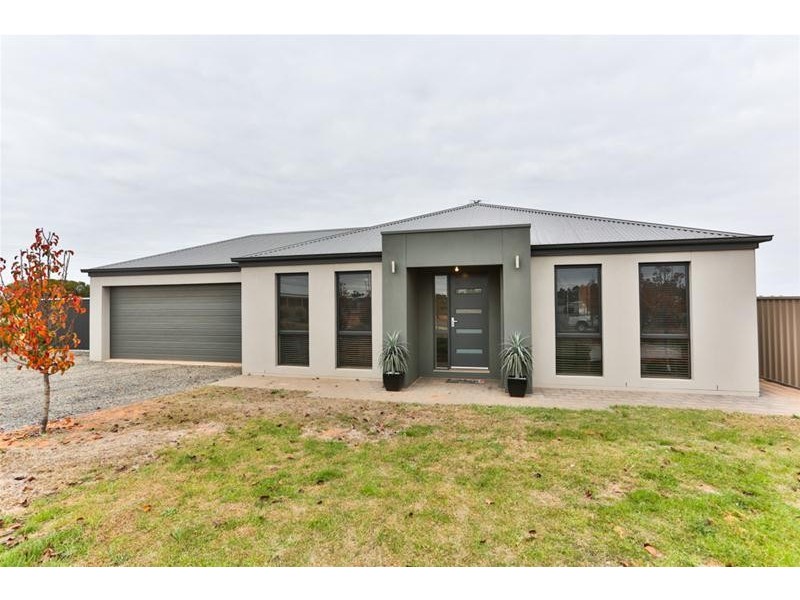 10 Garrett Court, Birdwoodton VIC 3505