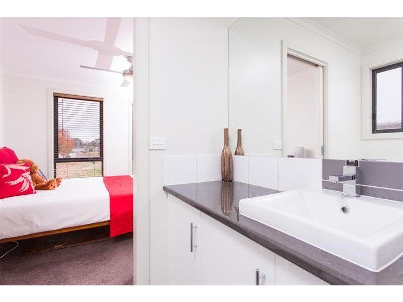 10 Garrett Court, Birdwoodton VIC 3505