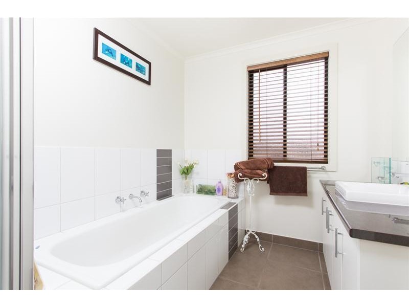 10 Garrett Court, Birdwoodton VIC 3505