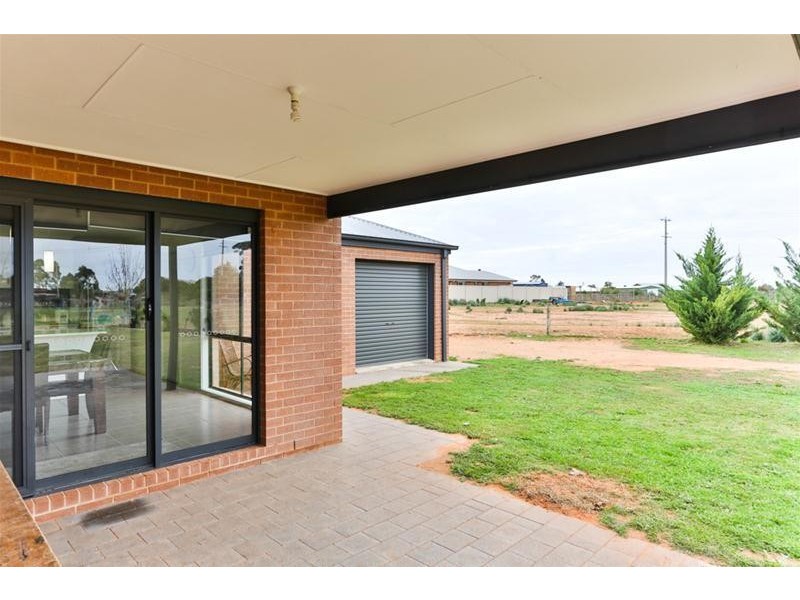 10 Garrett Court, Birdwoodton VIC 3505