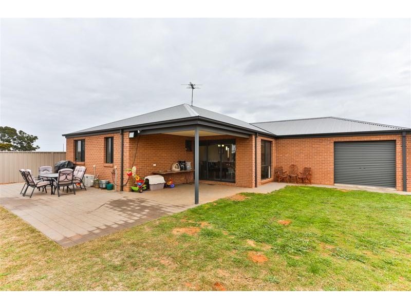 10 Garrett Court, Birdwoodton VIC 3505