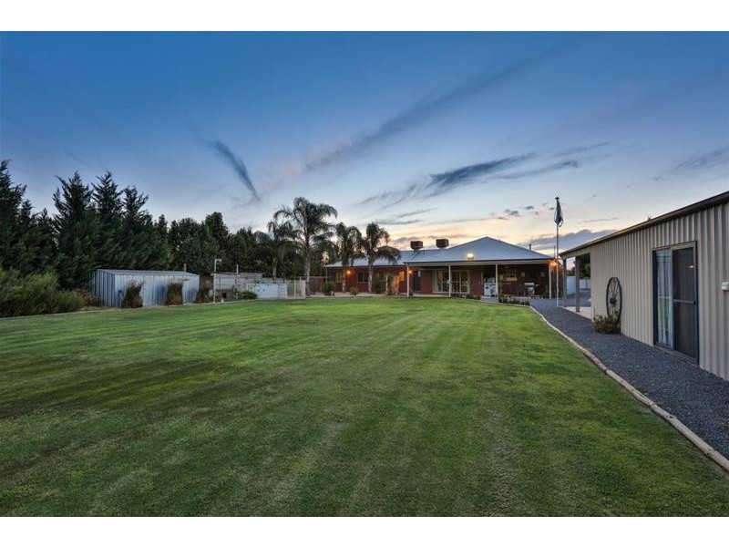 7 Garrett Court, Birdwoodton VIC 3505
