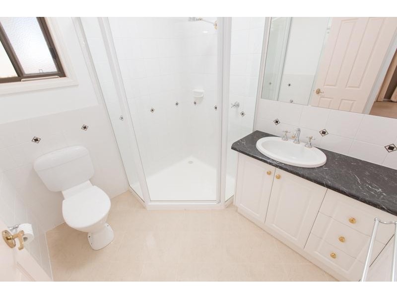 213 Oak Avenue, Mildura South VIC 3501