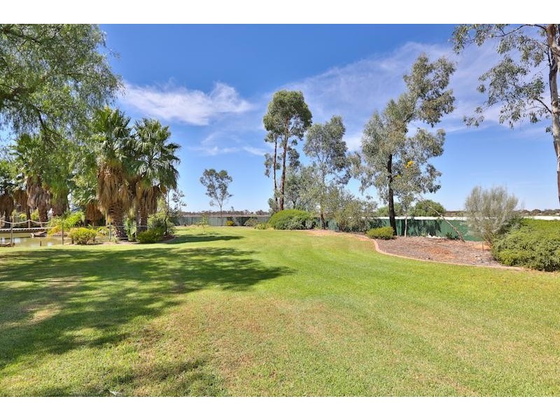 213 Oak Avenue, Mildura South VIC 3501