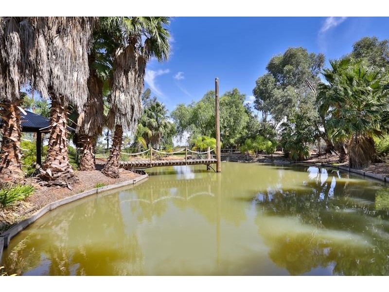 213 Oak Avenue, Mildura South VIC 3501