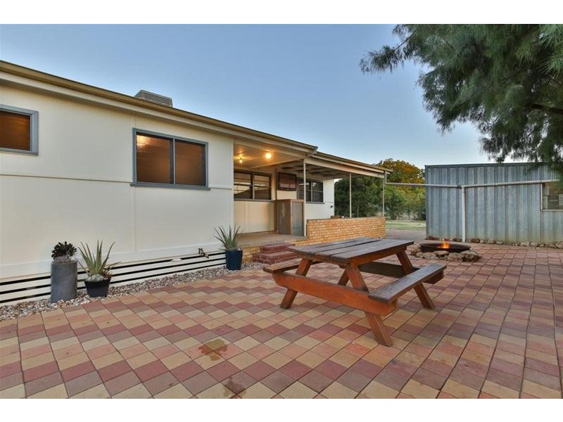 393 Koorlong Avenue, Irymple VIC 3498