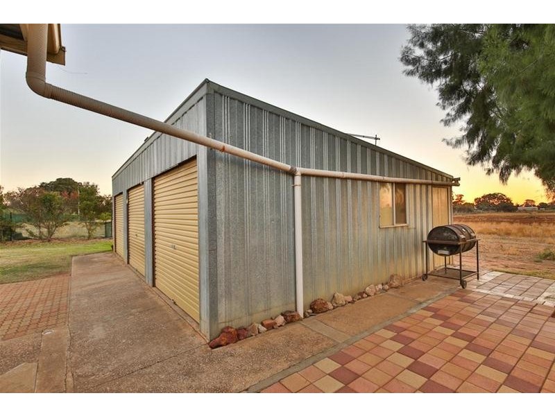 393 Koorlong Avenue, Irymple VIC 3498