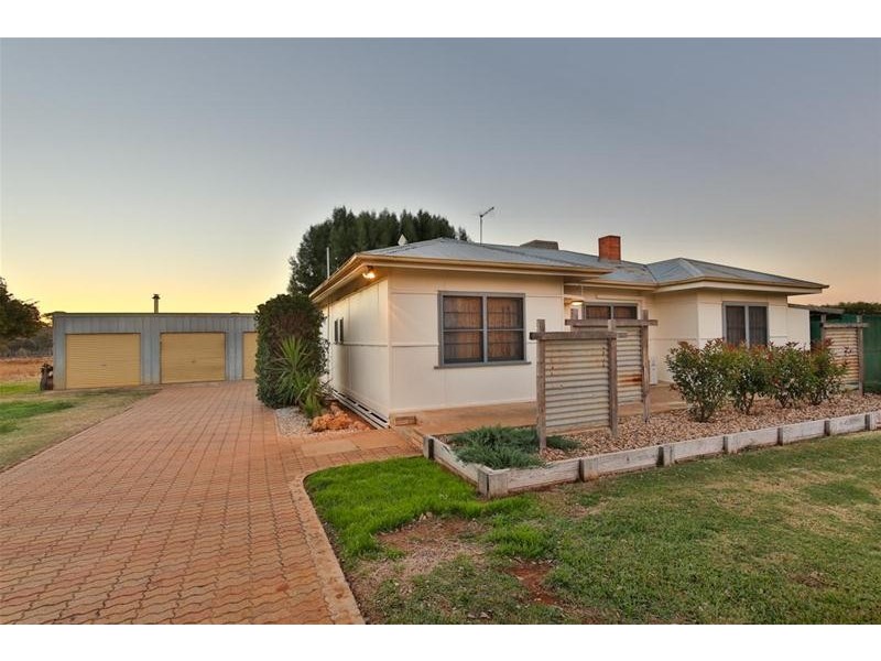 393 Koorlong Avenue, Irymple VIC 3498