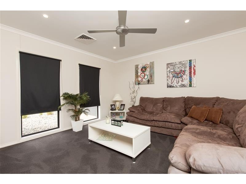 27 Palm Springs Drive, Mildura VIC 3500