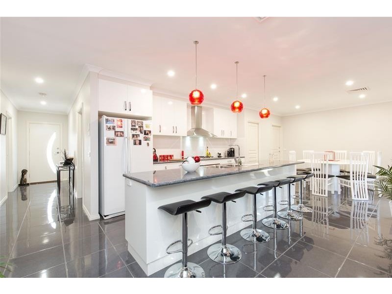 27 Palm Springs Drive, Mildura VIC 3500