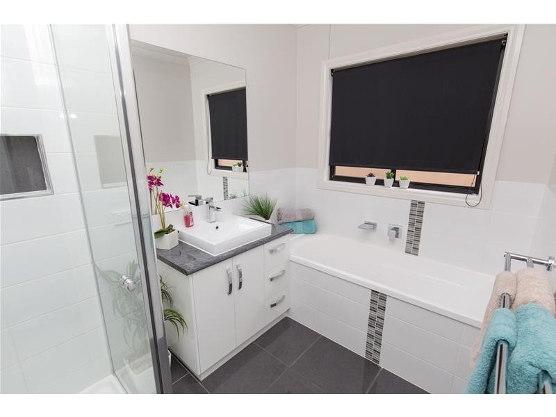 27 Palm Springs Drive, Mildura VIC 3500