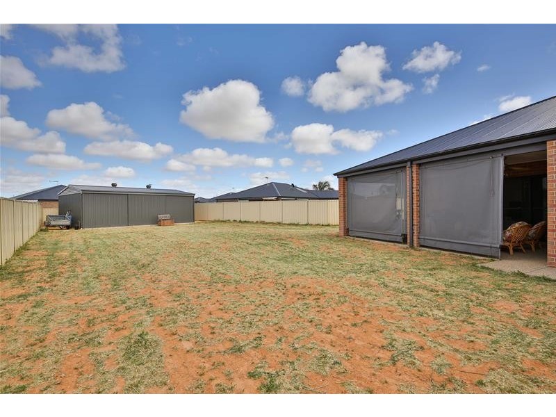27 Palm Springs Drive, Mildura VIC 3500