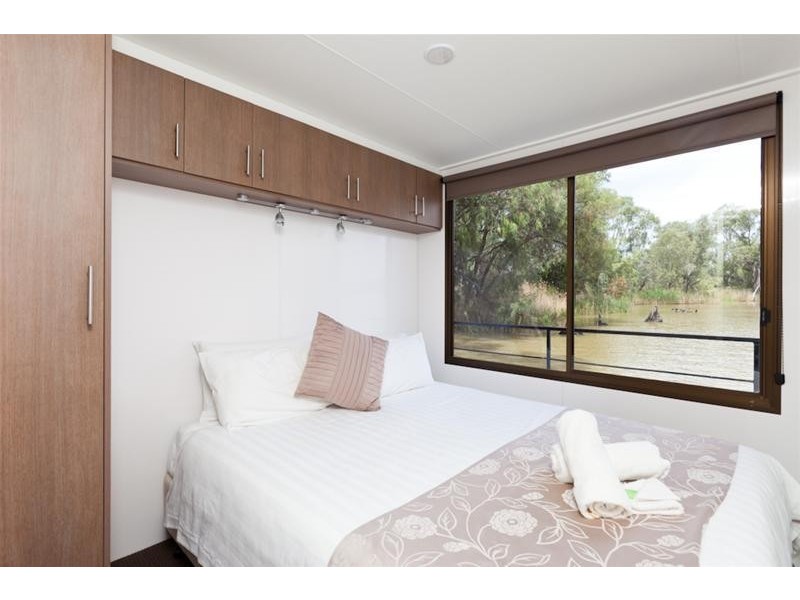 James R II – Houseboat, Mildura VIC 3500