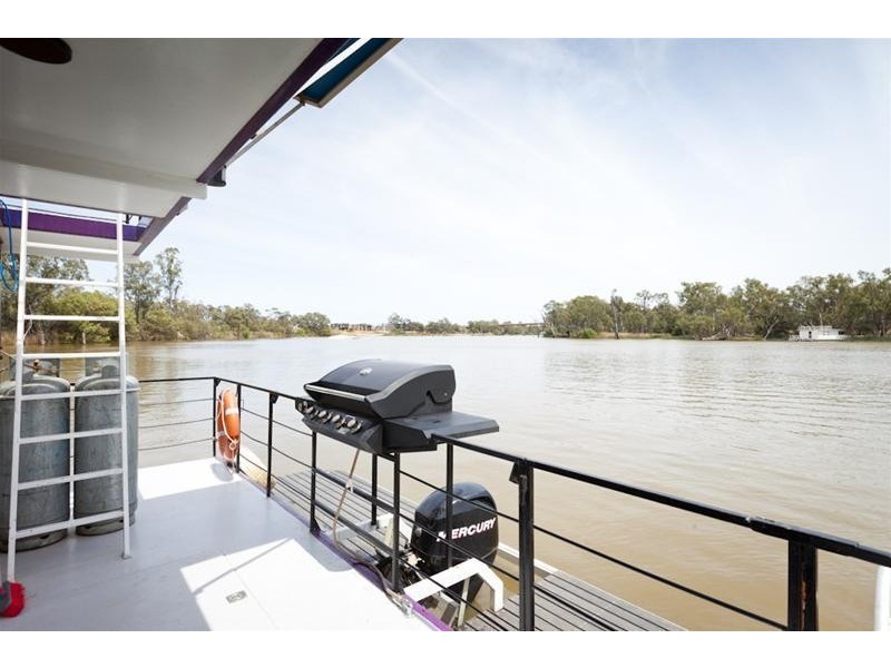 James R II – Houseboat, Mildura VIC 3500