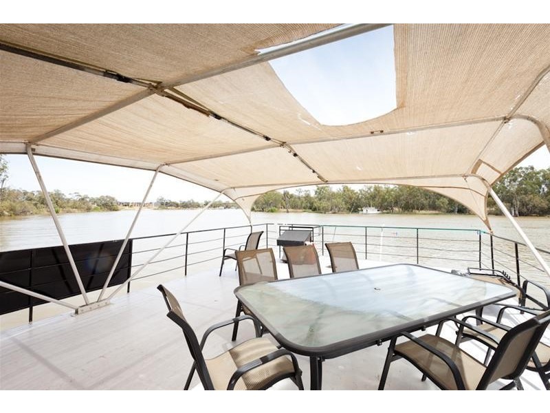 James R II – Houseboat, Mildura VIC 3500