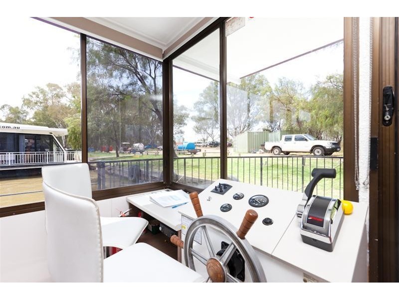 James R II – Houseboat, Mildura VIC 3500