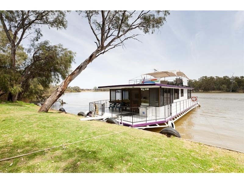 James R II – Houseboat, Mildura VIC 3500
