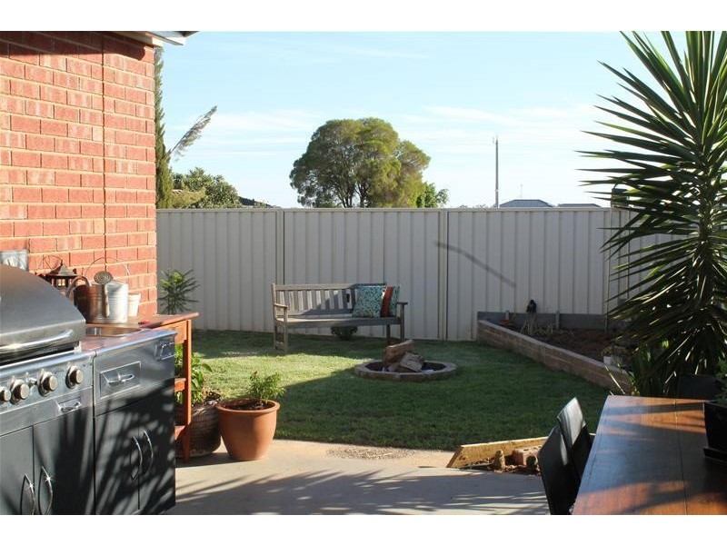4 Darlington Parade, Mildura VIC 3500