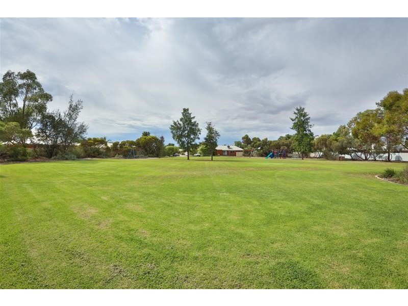 4 Meadow Grove, Mildura VIC 3500