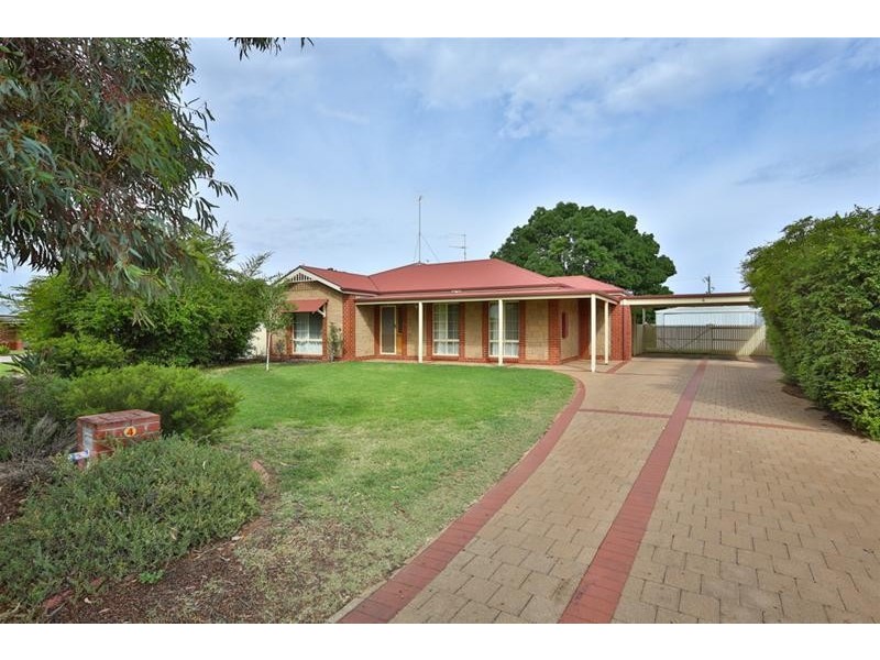 4 Meadow Grove, Mildura VIC 3500