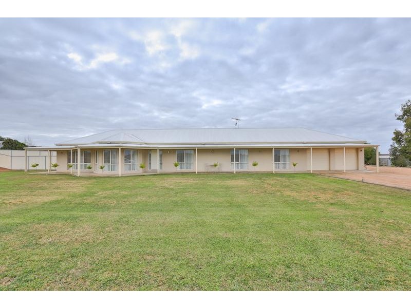 29 Derna Road, Robinvale VIC 3549