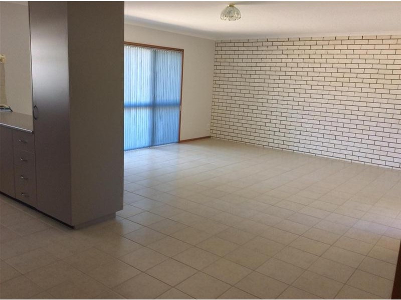 2/17 Whittaker Crescent, Red Cliffs VIC 3496