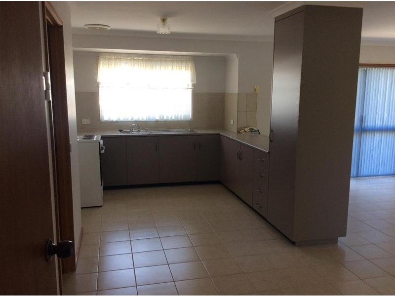 2/17 Whittaker Crescent, Red Cliffs VIC 3496