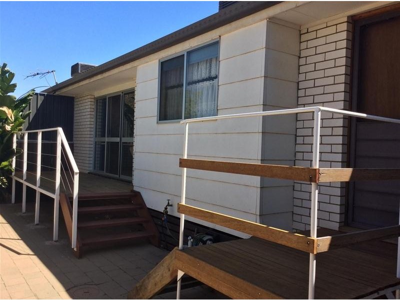 2/17 Whittaker Crescent, Red Cliffs VIC 3496