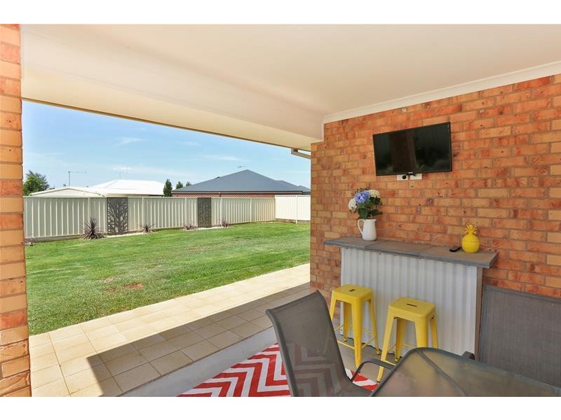 6 Bozzi Court, Mildura VIC 3500