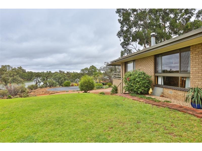43 Riverview Drive, Dareton NSW 2717