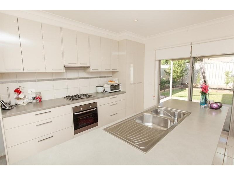 2/11 Wisteria Way, Mildura VIC 3500