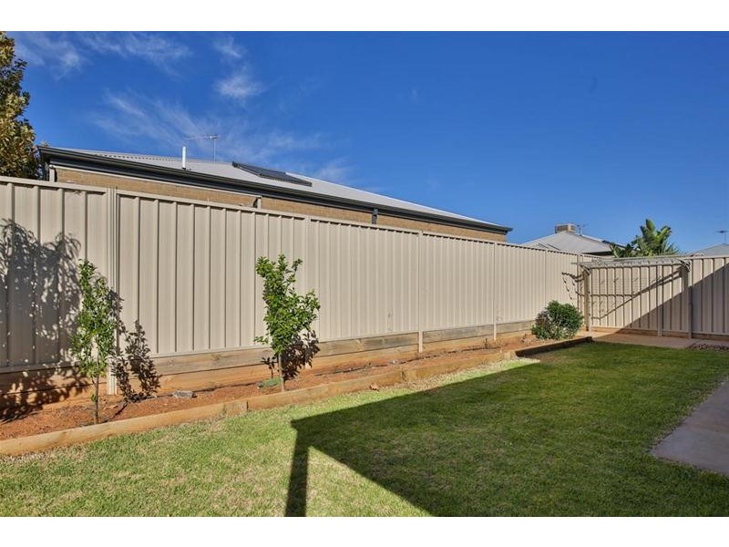 2/11 Wisteria Way, Mildura VIC 3500