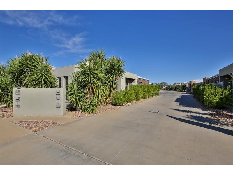 2/11 Wisteria Way, Mildura VIC 3500