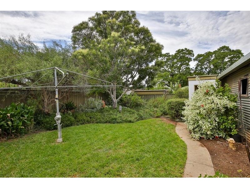 8 Oak Avenue, Mildura VIC 3500