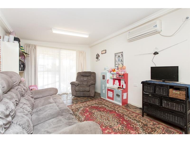 8 Richardson Avenue, Red Cliffs VIC 3496