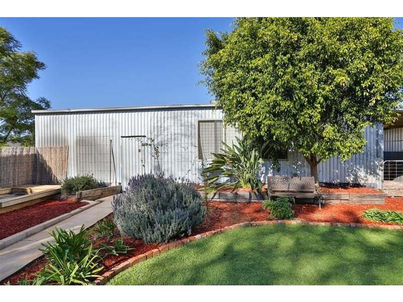 8 Richardson Avenue, Red Cliffs VIC 3496