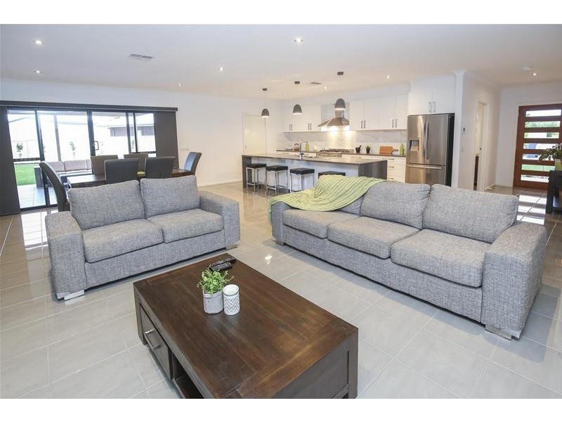 8 Lakeview Court, Mildura VIC 3500