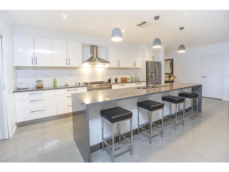 8 Lakeview Court, Mildura VIC 3500