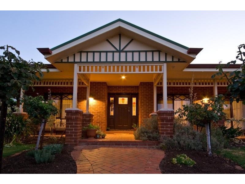 4 Damien Court, Mildura VIC 3500