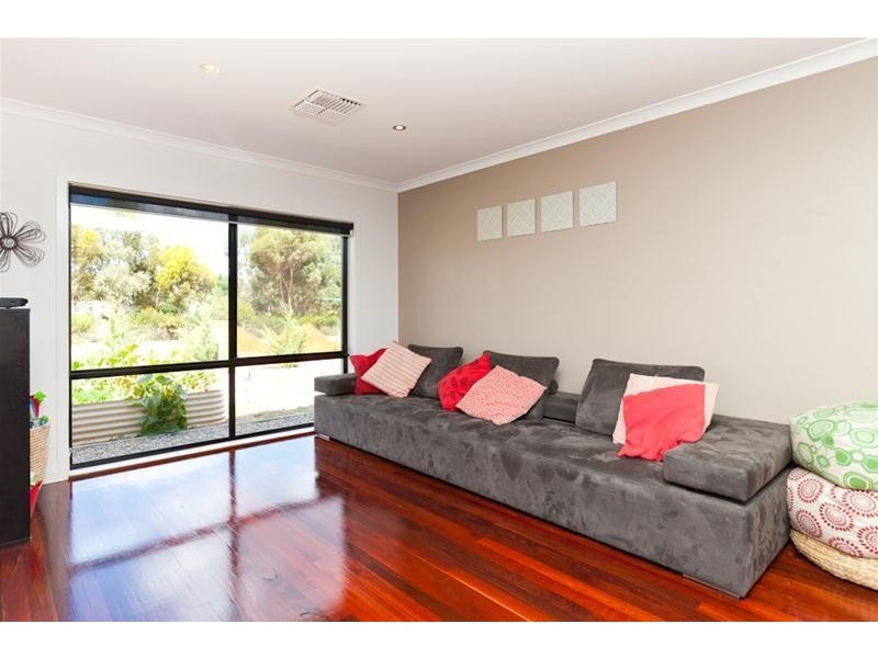 11 Adelong Court, Nichols Point VIC 3501