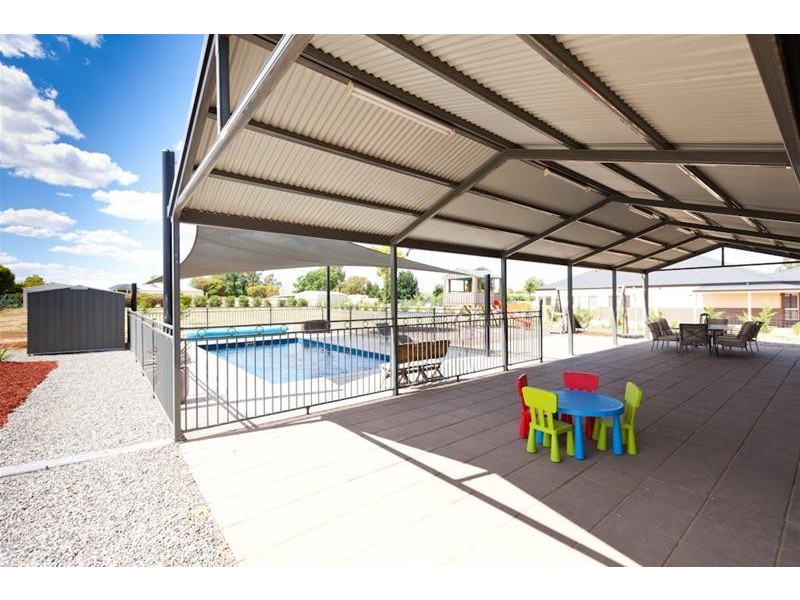 11 Adelong Court, Nichols Point VIC 3501