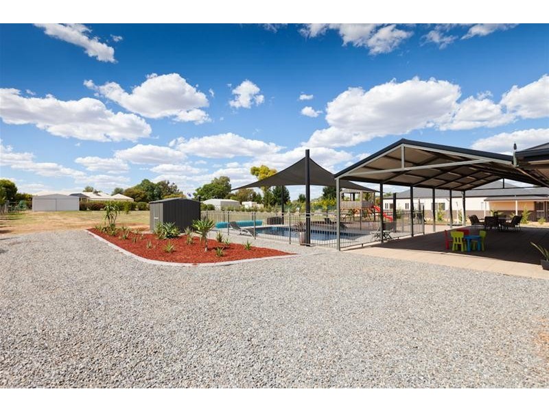 11 Adelong Court, Nichols Point VIC 3501