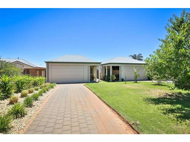73a Summer Drive, Buronga NSW 2739