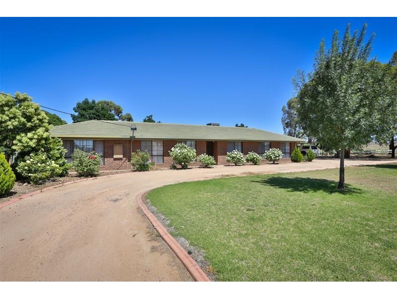 490 Cureton Avenue, Nichols Point VIC 3501