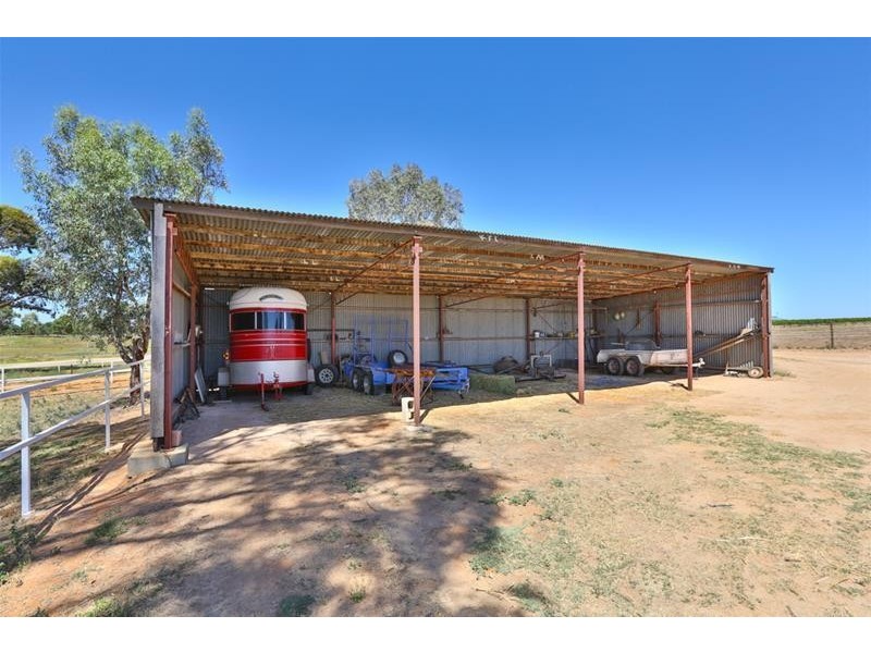 490 Cureton Avenue, Nichols Point VIC 3501