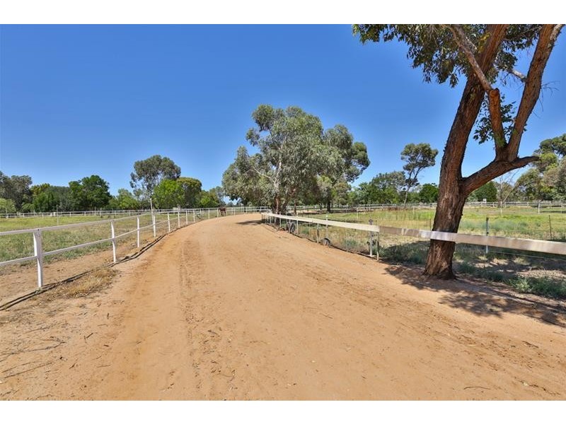 490 Cureton Avenue, Nichols Point VIC 3501